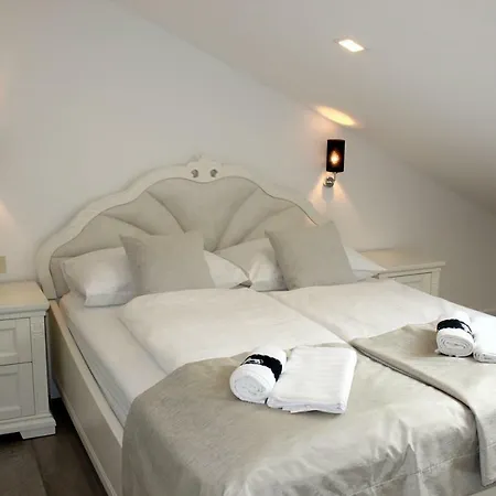 Luxury Alexandar